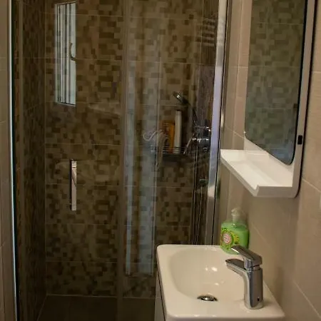 Appartement New Spacious With Big Courtyard Podstrana