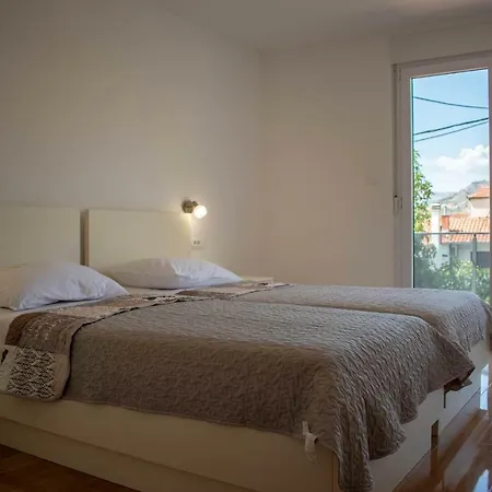 New Spacious With Big Courtyard Appartement