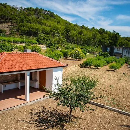 Appartement New Spacious With Big Courtyard Podstrana