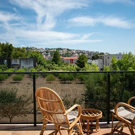Appartement New Spacious With Big Courtyard Podstrana