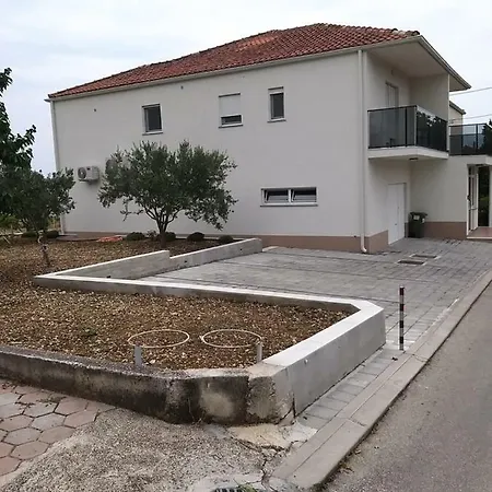 New Spacious With Big Courtyard