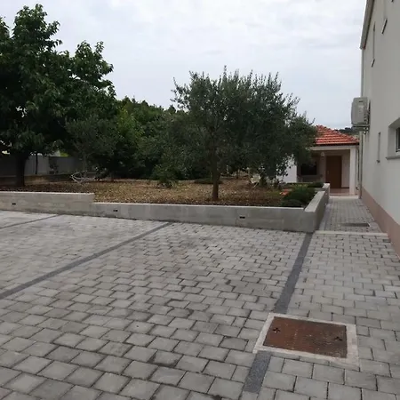 Appartement New Spacious With Big Courtyard *